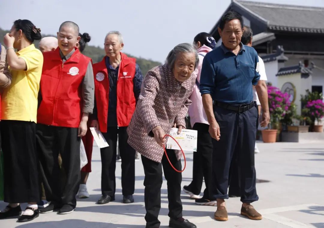 “‘九九重阳，‘庾’你相伴’株洲市社会组织助力乡村振兴创新实践基地”揭牌暨重阳节关爱活动温暖樟霞村